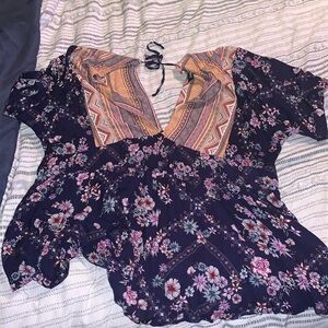 Floral deep v, tie in back of neck size 2XL